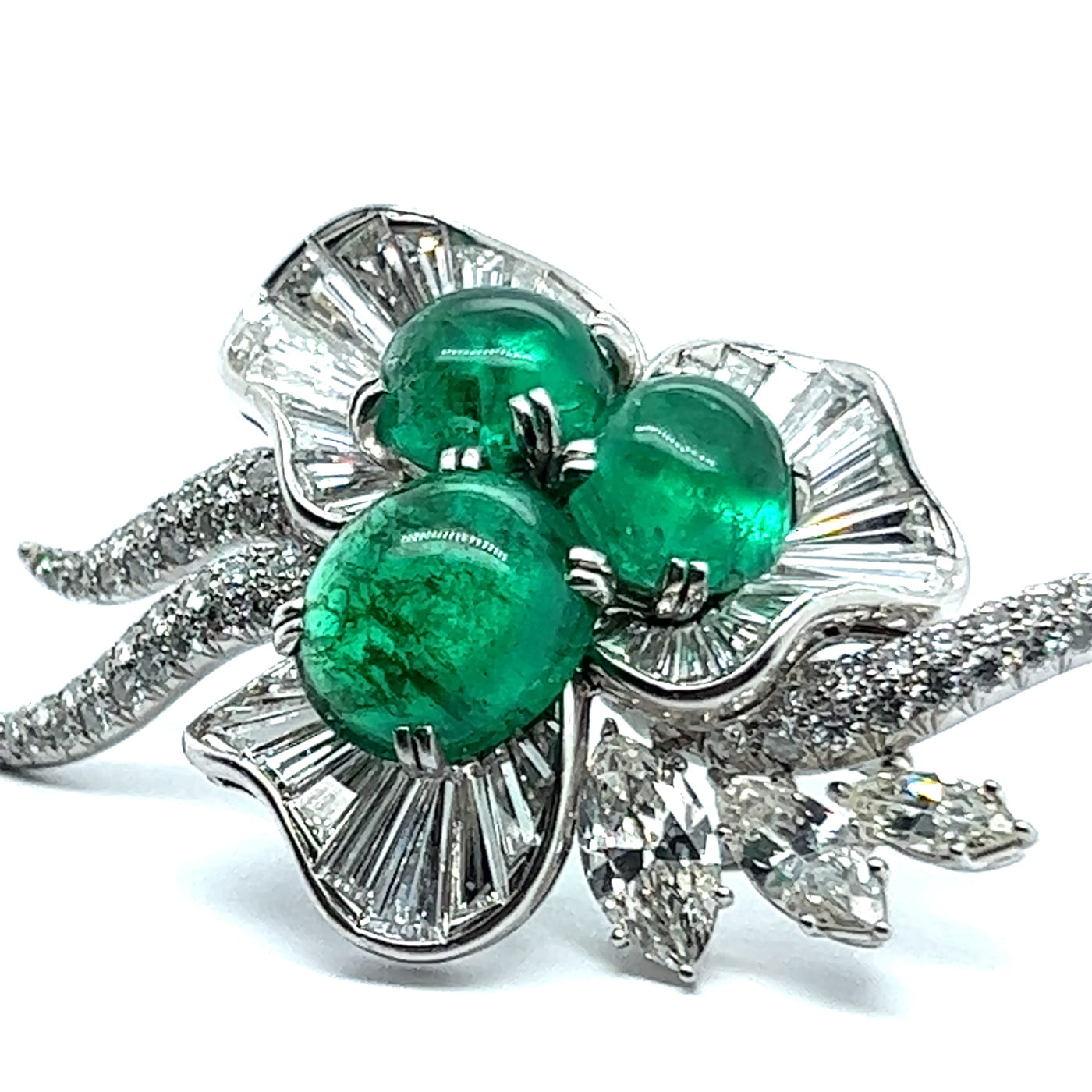 Mesmerizing Colombian Emerald Brooch with Diamonds in Platinum
