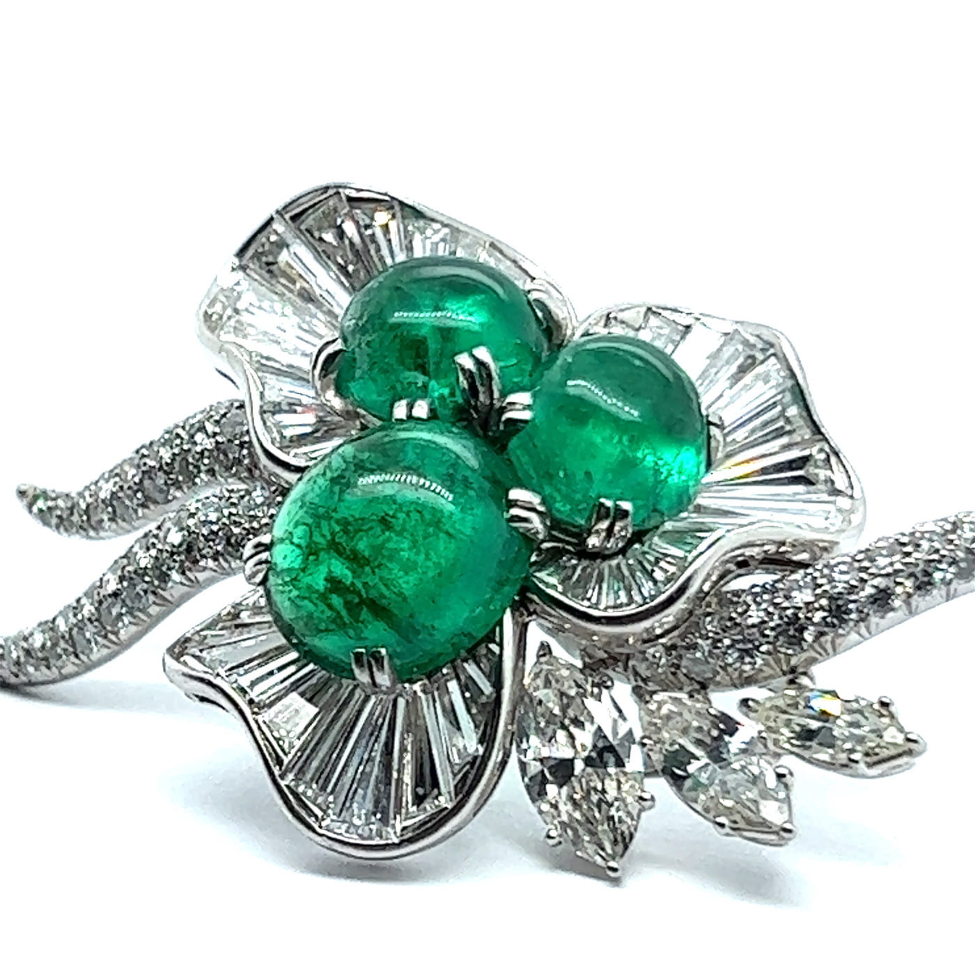 Mesmerizing Colombian Emerald Brooch with Diamonds in Platinum Mesmerizing Colombian Emerald Brooch with Diamonds in Platinum