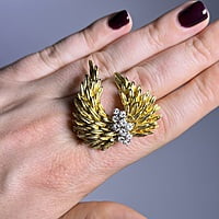 Talisman Wings Brooch with Diamonds in 18 Karat Yellow Gold Talisman Wings Brooch with Diamonds in 18 Karat Yellow Gold