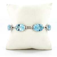 Fabulous H. Stern Aquamarine and Diamond Bracelet in 18 Karat White Gold Fabulous H. Stern Aquamarine and Diamond Bracelet in 18 Karat White Gold