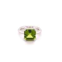 Juicy Green Peridot Set in White Gold 18 Karat