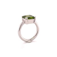 Juicy Green Peridot Set in White Gold 18 Karat