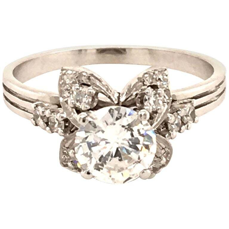 Attractive Diamond Ring in 18 Karat White Gold Attractive Diamond Ring in 18 Karat White Gold