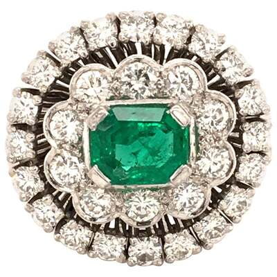 Fabilous Emerald and Diamond Ring in 18 Karat White Gold