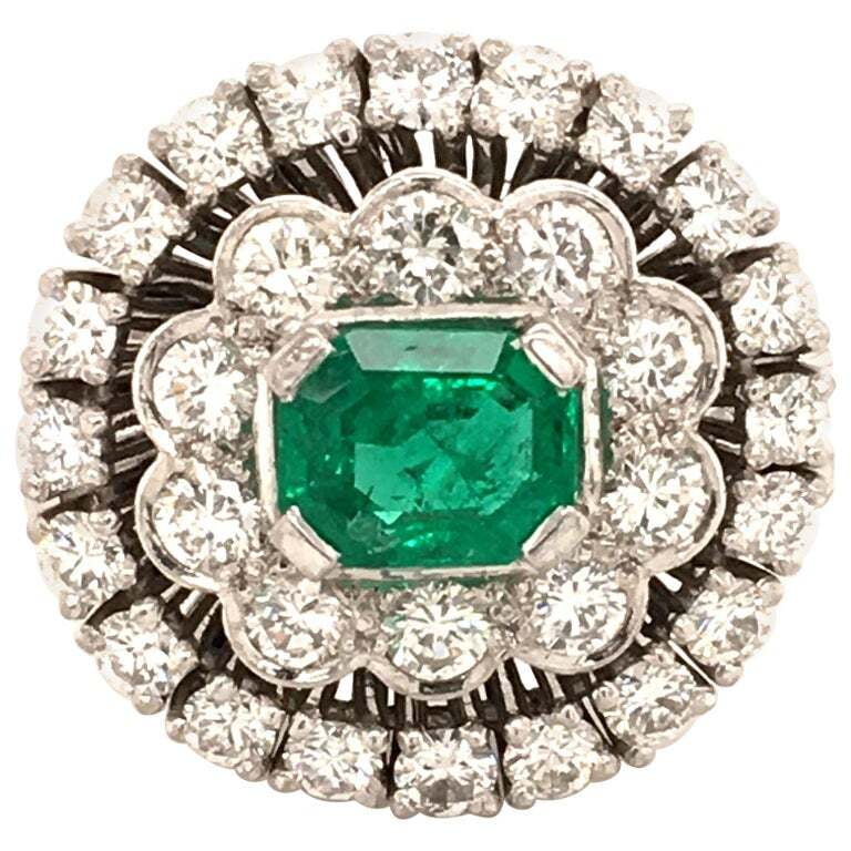 Fabilous Emerald and Diamond Ring in 18 Karat White Gold Fabilous Emerald and Diamond Ring in 18 Karat White Gold