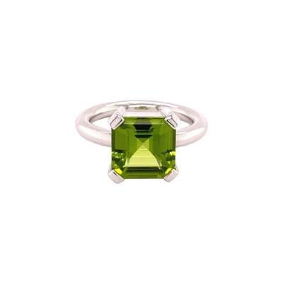 Juicy Green Peridot Set in White Gold 18 Karat