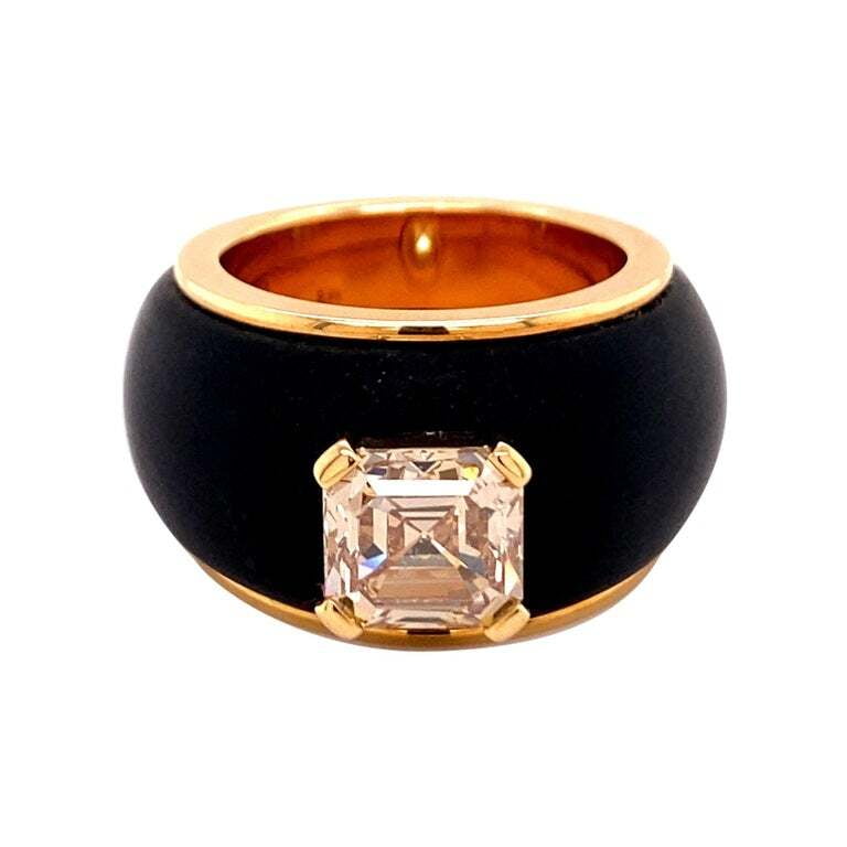 Exceptional Diamond Ring in 18K Rose Gold Exceptional Diamond Ring in 18K Rose Gold
