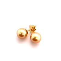 Golden South Sea Cultured Pearl Earstuds in 18 Karat Yellow Gold