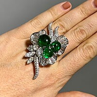 Mesmerizing Colombian Emerald Brooch with Diamonds in Platinum Mesmerizing Colombian Emerald Brooch with Diamonds in Platinum