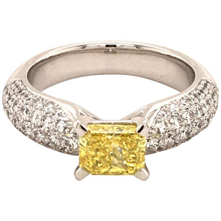 Gubelin Fancy Vivid Yellow Diamond White Gold Ring Gubelin Fancy Vivid Yellow Diamond White Gold Ring