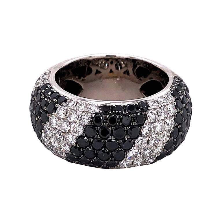 Black and White Diamonds Zebra Ring in 18 Karat White Gold