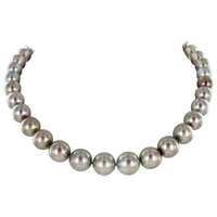 Tahitian Cultured Pearl Necklace with White Gold Ball Fermoir Tahitian Cultured Pearl Necklace with White Gold Ball Fermoir