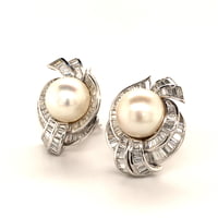 Stunning South Sea Cultured Pearls Earrings in White Gold 750 with Diamonds