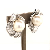 Stunning South Sea Cultured Pearls Earrings in White Gold 750 with Diamonds