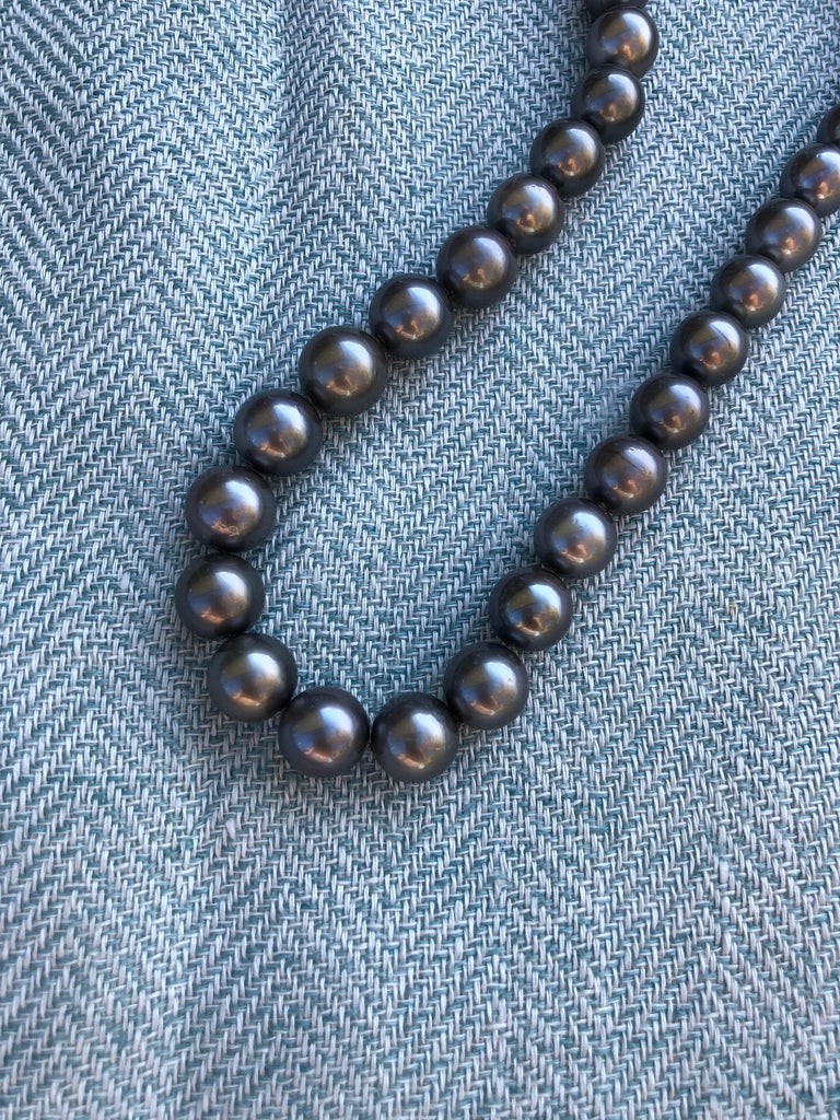Tahitian Cultured Pearl Necklace with White Gold Clasp Tahitian Cultured Pearl Necklace with White Gold Clasp